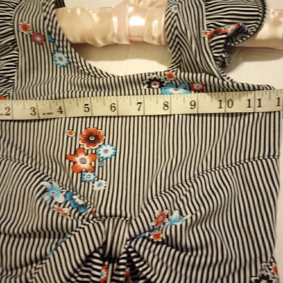 - Wonder nation floral and stripes romper with bow - Picture 11 of 12